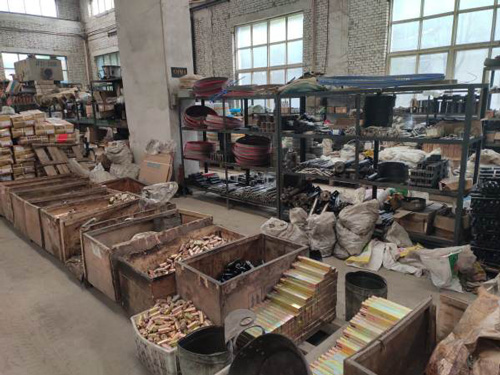 滑塊、電路板、刀架、定位盤、行程開關(guān)、水泵等